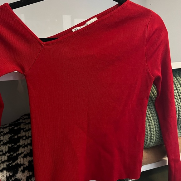 Zara asymmetric red top - Picture 4 of 5